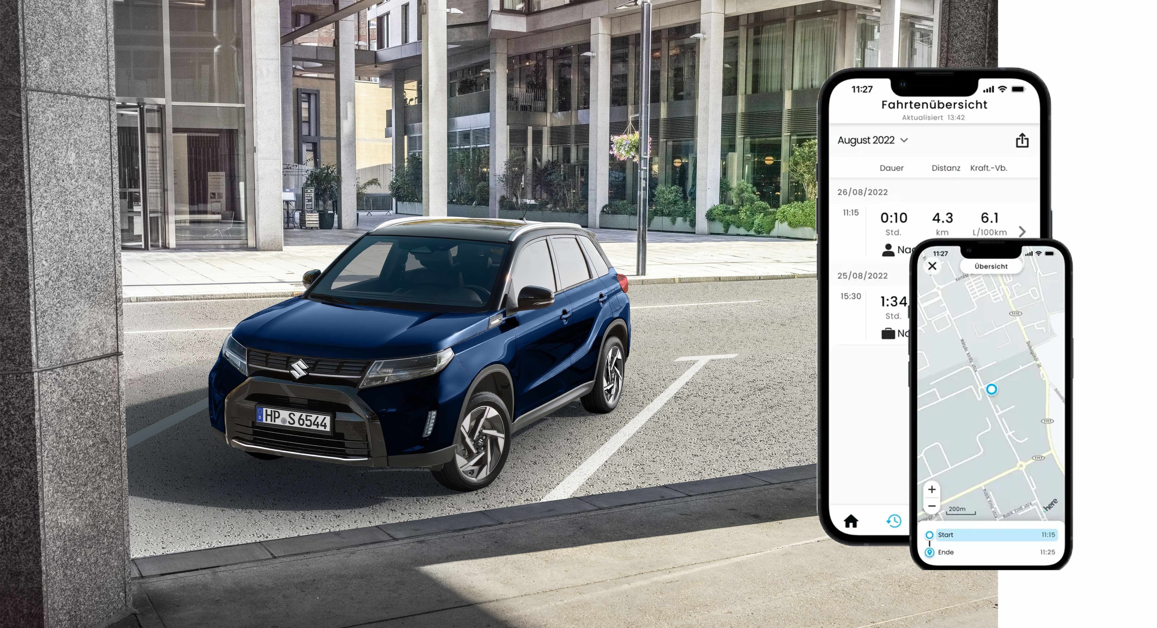 Dunkelblauer Vitara auf einem Parkplatz und eine Handyscreen mit einer Straßenkarte