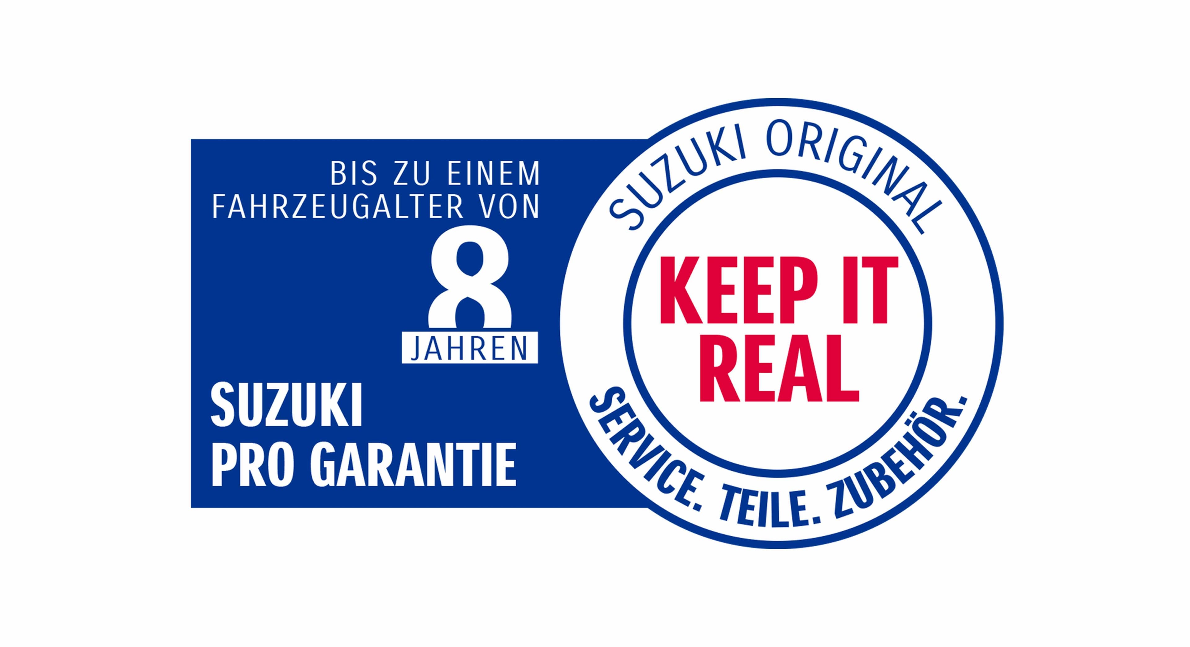 Die Suzuki Modelle – Swift, S-Cross, Vitara, e VITARA und Across – stehen vor einer grafischen Hintergrundkulisse weiß und blau. Im Bild ist ein grafisches Symbol, die Zahl 8 in einem blauen Rahmen. . Das Logo der Suzuki Pro Garantie und das "Keep It Real" Logo. Texte: Suzuki Original Service. Teile. Zubehör. Keep It Real. Und: Bis zu einem Fahrzeugalter von 8 Jahren. Suzuki Pro Garantie Eine Suzuki Mitarbeiterin sitzt in einem Suzuki Overall in einem Auto. Sie arbeitet an einer auf einem Tablett dargestellten Checkliste.