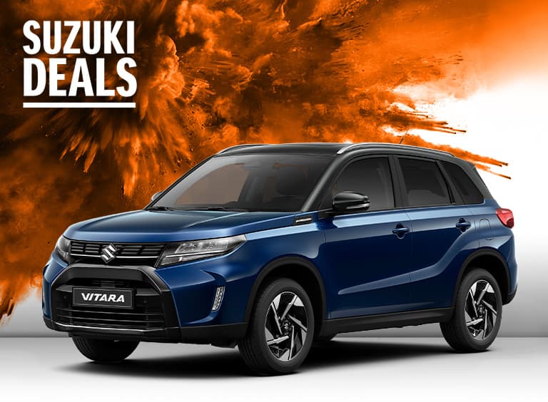 Dunkelblauer Suzuki Vitara Hybrid vor oranger Farbexplosion – Suzuki Deals, 5,3 l/100 km, CO₂ 120 g/km, Klasse D