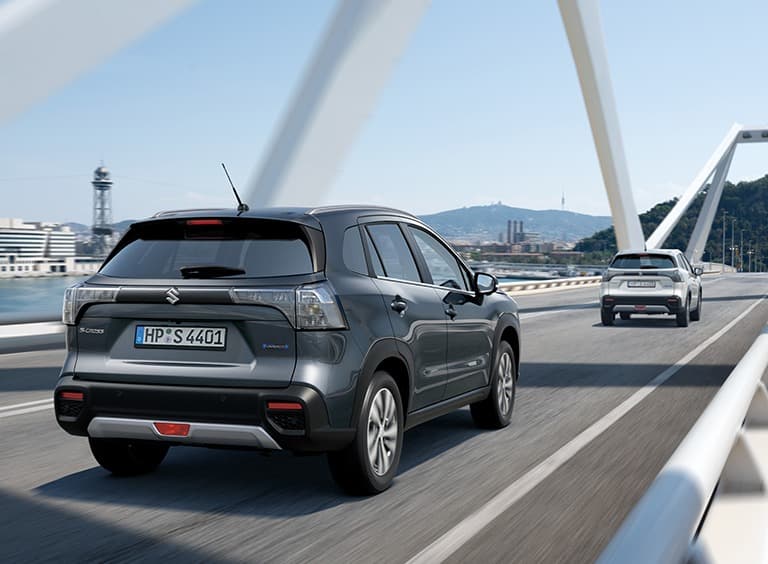 Abbildung zeigt S-Cross auf einer Brücke