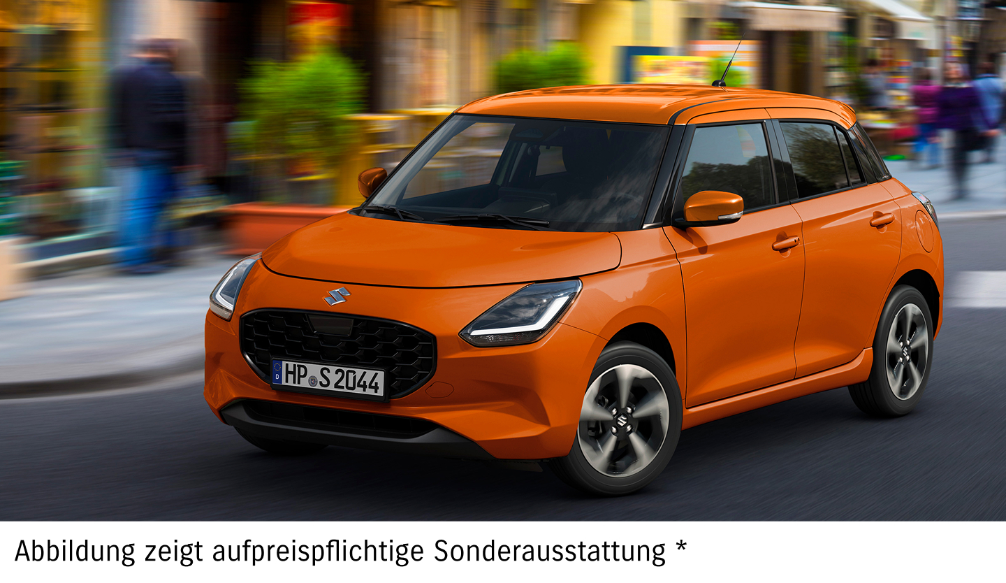 Orangefarbener Suzuki Swift mit dem Hinweis auf aufpreispflichtige Sonderausstattung